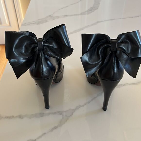 Vera Wang Black Leather Booties with Bow - Picture 3 of 5